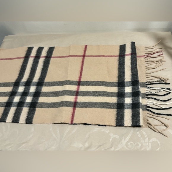 Burberry Check Cashmere Scarf - Picture 9 of 9